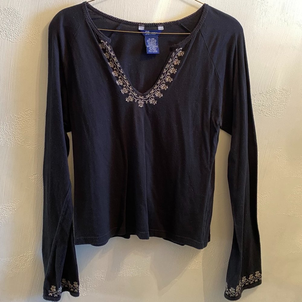 Black long sleeve v-neck blouse with stitching pattern